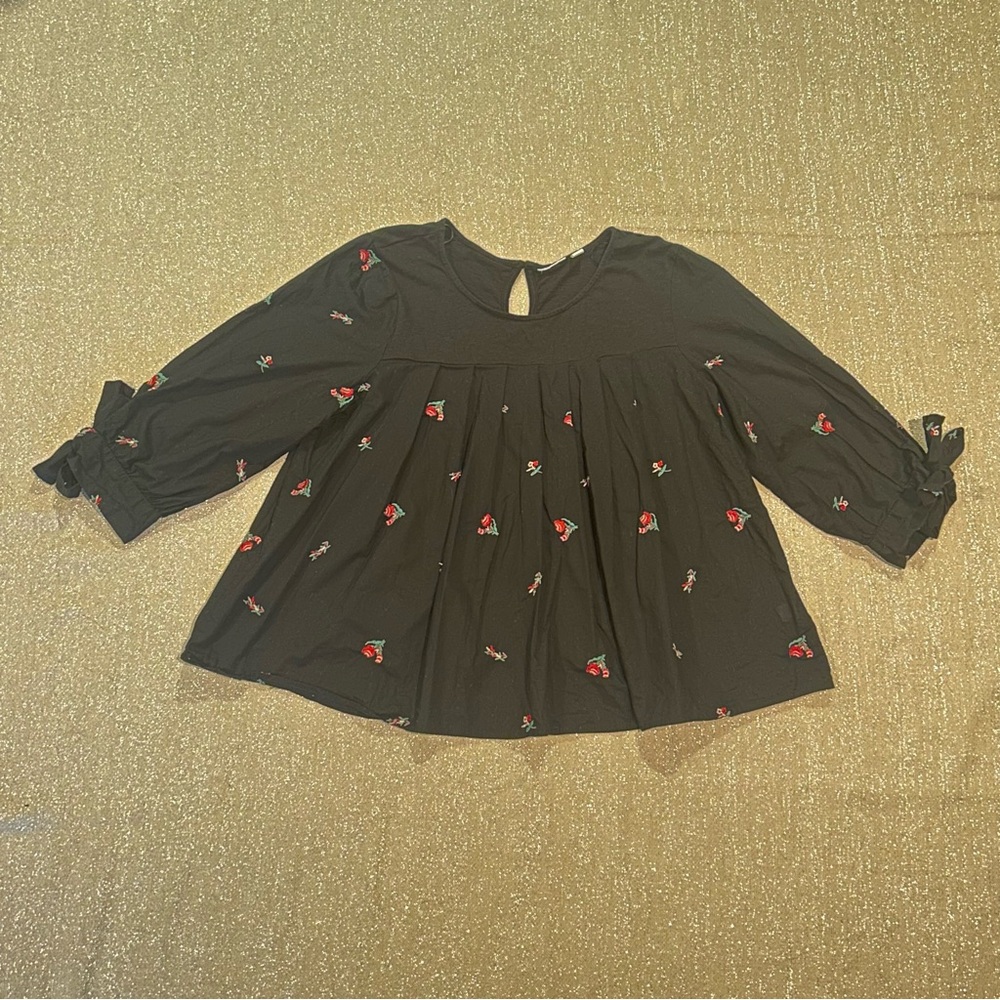 Rose embroidered black swing blouse, size M - Picture 3 of 12